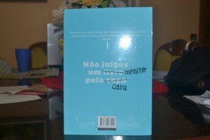 A contra capa já manda o recado! Não julgue sem conhecer!