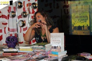 CasalAficcionado_A_Menina_Comprava_livros_003